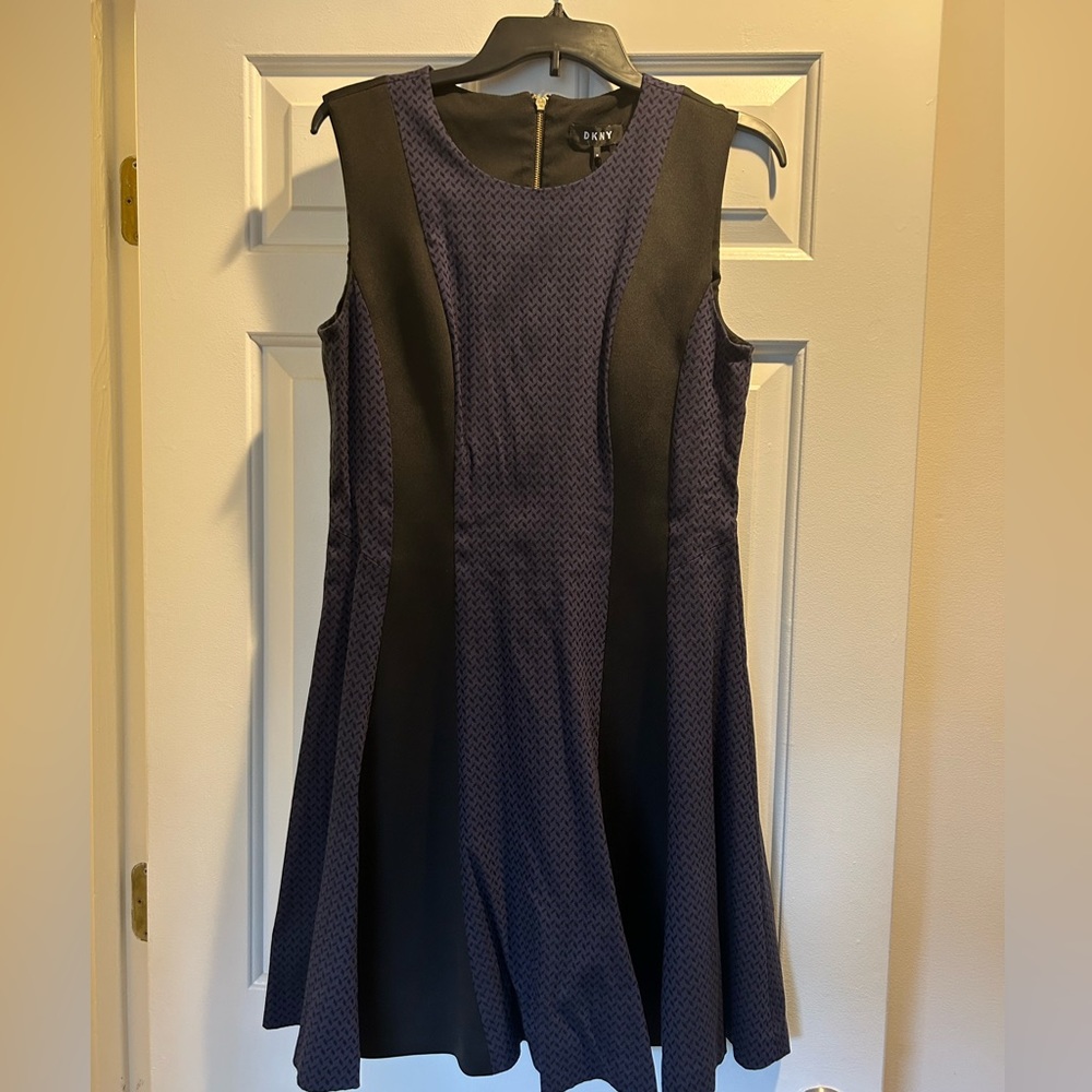 New DKNY shortsleeved navy/black dress